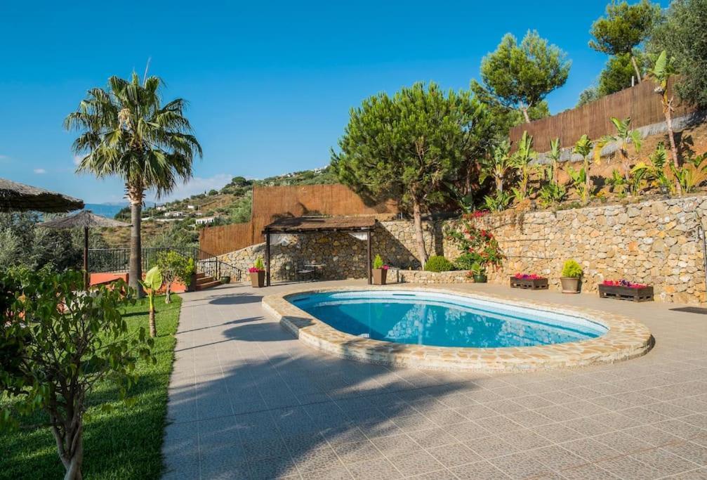 Villa El Pino: With Private Pool Sayalonga Exterior foto