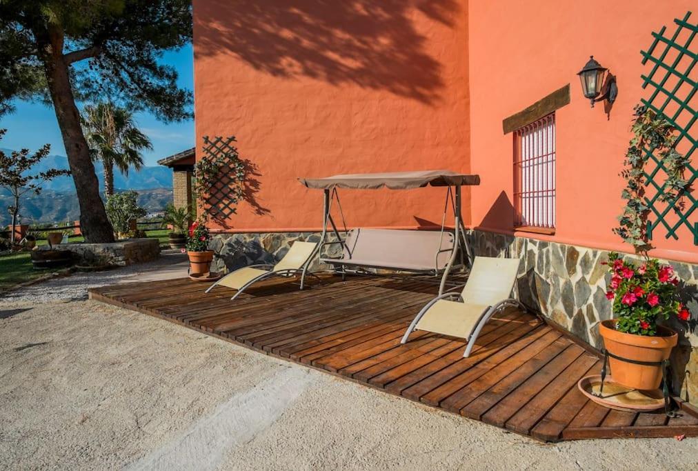 Villa El Pino: With Private Pool Sayalonga Exterior foto