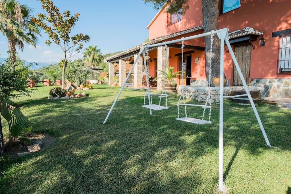 Villa El Pino: With Private Pool Sayalonga Exterior foto